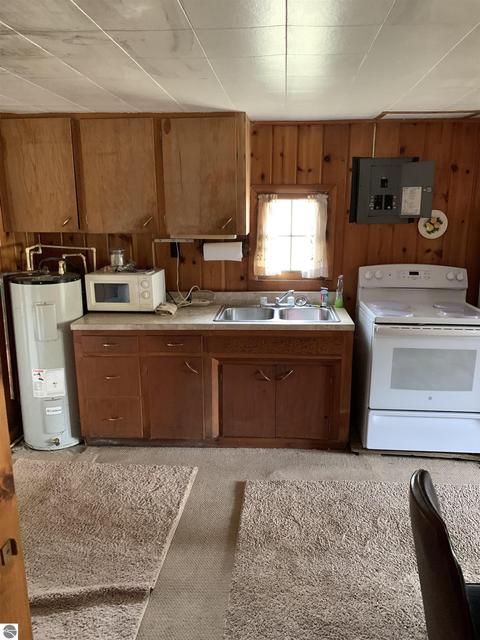 841 Pine St, Harrison, MI 48625 photo 6
