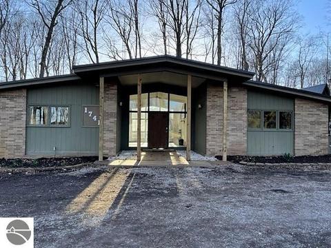 1741 E Remus Rd, Mount Pleasant, MI 48858 photo 2