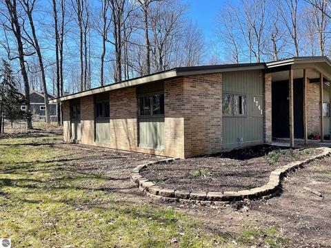1741 E Remus Rd, Mount Pleasant, MI 48858 photo 4