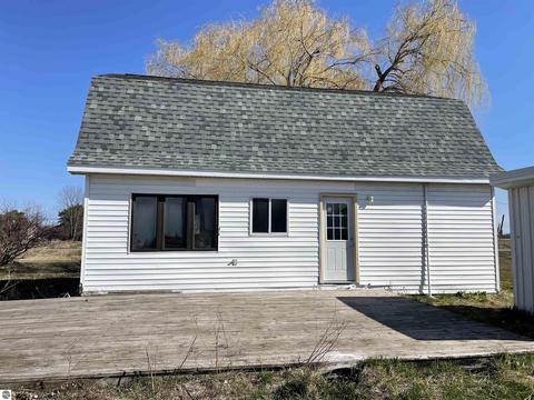 2386 Erickson Rd, Pinconning, MI 48650 photo 1