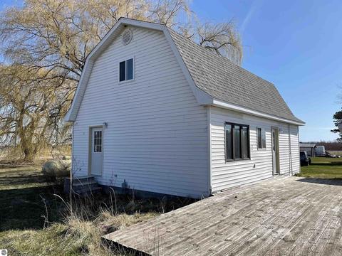 2386 Erickson Rd, Pinconning, MI 48650 photo 2