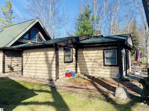 4150 Pine Dr, Gladwin, MI 48624 photo 4