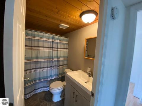 11303 Maple St, Beulah, MI 49617 photo 9