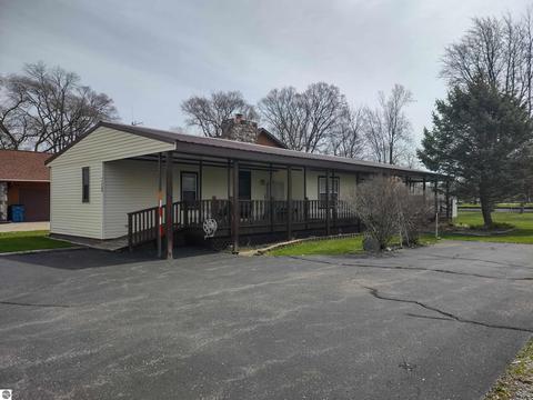 513 Detroit St, Au Gres, MI 48703 photo 1