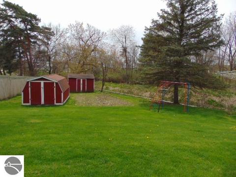 321 W Center St, Ithaca, MI 48847 photo 3