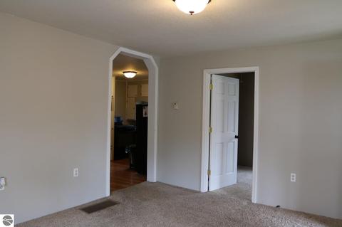 614 E South St, Ithaca, MI 48847 photo 11