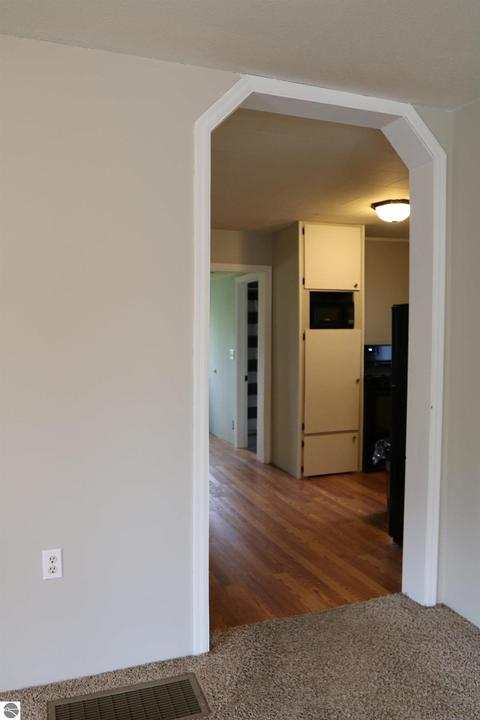 614 E South St, Ithaca, MI 48847 photo 10