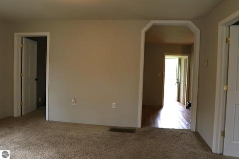 614 E South St, Ithaca, MI 48847 photo 7