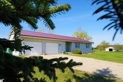 1095 E Walton Rd, Shepherd, MI 48883 photo 24