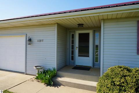 1095 E Walton Rd, Shepherd, MI 48883 photo 2