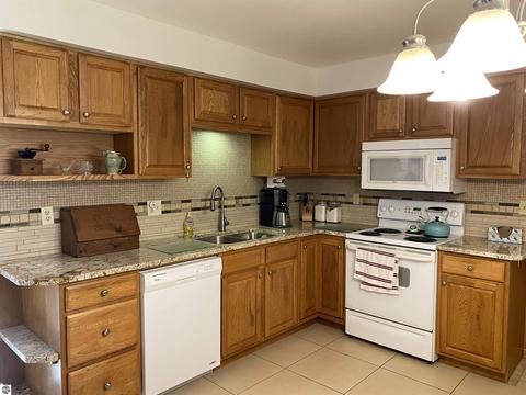806 N Riv, Gladwin, MI 48624 photo 6