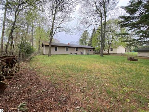 806 N Riv, Gladwin, MI 48624 photo 16