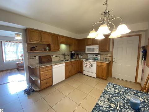 806 N Riv, Gladwin, MI 48624 photo 5