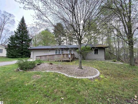 806 N Riv, Gladwin, MI 48624 photo 1