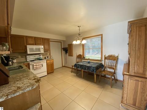 806 N Riv, Gladwin, MI 48624 photo 7