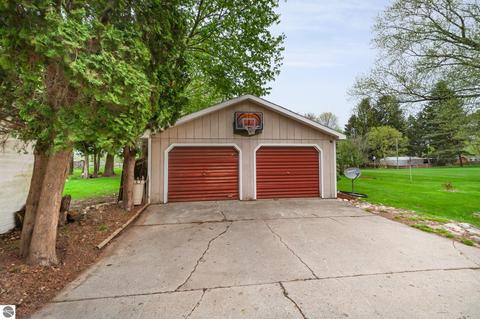 215 End St, Alma, MI 48801 photo 3