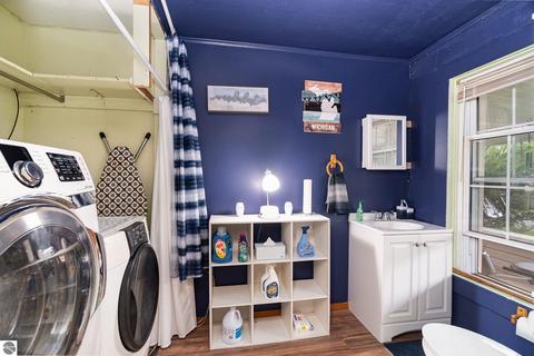 215 End St, Alma, MI 48801 photo 9