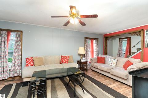 215 End St, Alma, MI 48801 photo 4