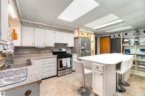 215 End St, Alma, MI 48801 photo 11
