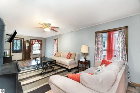 215 End St, Alma, MI 48801 photo 5
