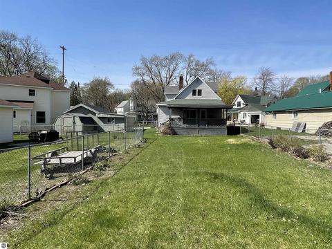 424 E Pine St, Cadillac, MI 49601 photo 5