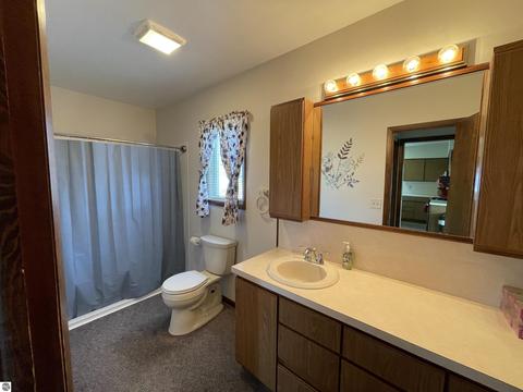 424 E Pine St, Cadillac, MI 49601 photo 22