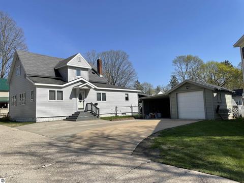 424 E Pine St, Cadillac, MI 49601 photo 1