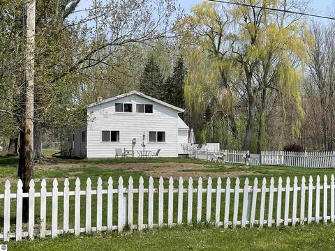 3051 E Siebert Rd, Midland, MI 48642 photo 2