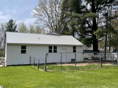 3051 E Siebert Rd, Midland, MI 48642 photo 4