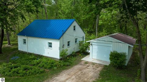 10025 E Baseline Rd, Mount Pleasant, MI 48858 photo 5