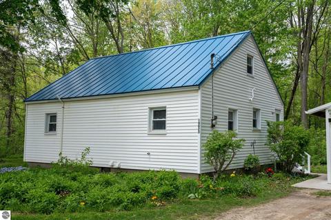 10025 E Baseline Rd, Mount Pleasant, MI 48858 photo 3