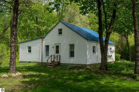 10025 E Baseline Rd, Mount Pleasant, MI 48858 photo 9