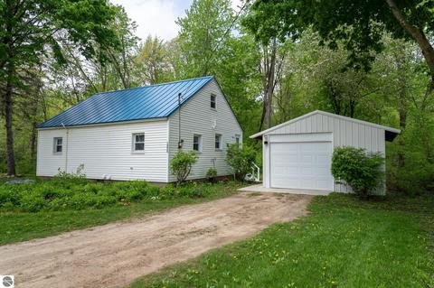 10025 E Baseline Rd, Mount Pleasant, MI 48858 photo 1