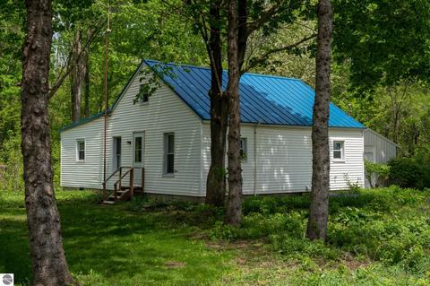 10025 E Baseline Rd, Mount Pleasant, MI 48858 photo 2