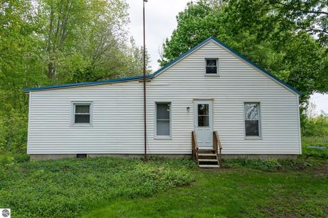 10025 E Baseline Rd, Mount Pleasant, MI 48858 photo 4