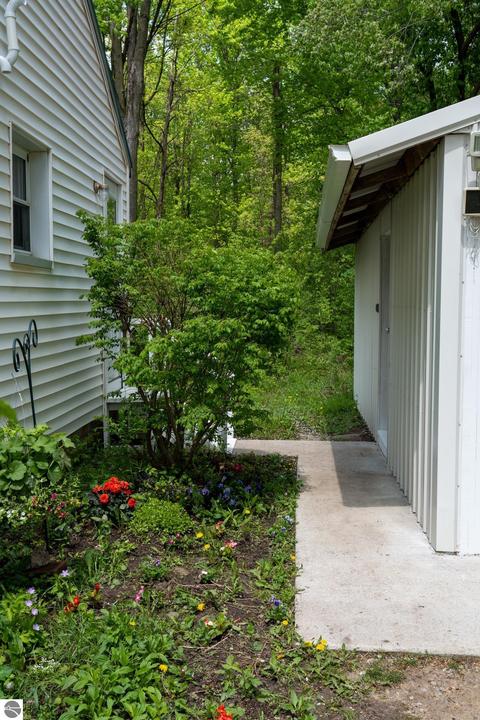 10025 E Baseline Rd, Mount Pleasant, MI 48858 photo 6