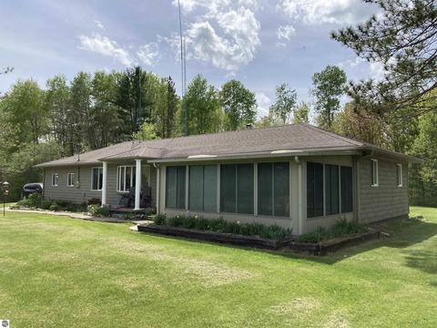 763 Sensabaugh Rd, Lupton, MI 48635 photo 3