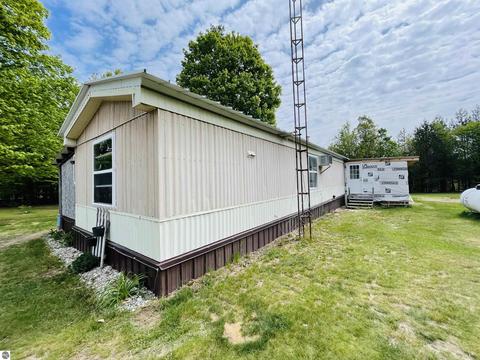 1630 E 32 Rd, Cadillac, MI 49601 photo 11