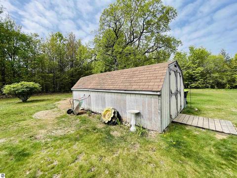 1630 E 32 Rd, Cadillac, MI 49601 photo 7