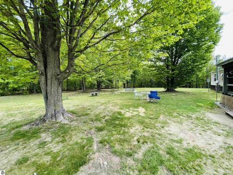 1630 E 32 Rd, Cadillac, MI 49601 photo 3