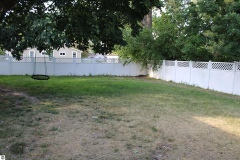 903 E Andre Ave, Mount Pleasant, MI 48858 photo 3
