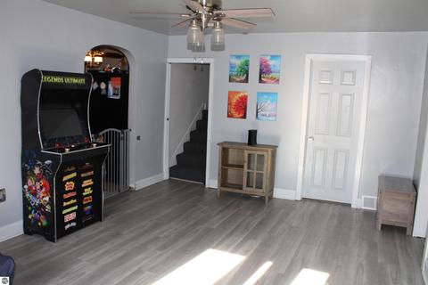 903 E Andre Ave, Mount Pleasant, MI 48858 photo 8