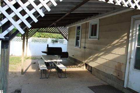 903 E Andre Ave, Mount Pleasant, MI 48858 photo 4