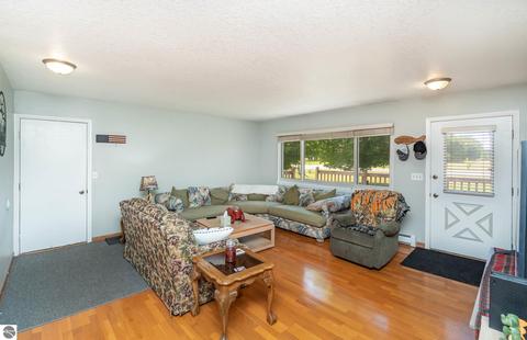 2995 E River Rd, Mount Pleasant, MI 48858 photo 8