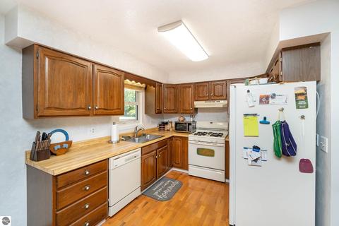 2995 E River Rd, Mount Pleasant, MI 48858 photo 3