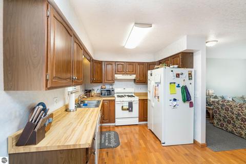 2995 E River Rd, Mount Pleasant, MI 48858 photo 4