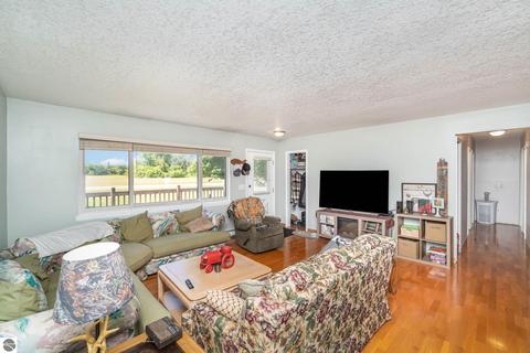2995 E River Rd, Mount Pleasant, MI 48858 photo 7