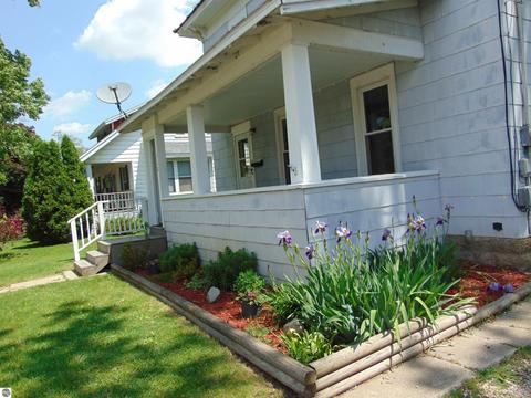 112 N Ithaca St, Ithaca, MI 48847 photo 2