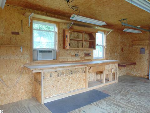 821 Emerson St, Ithaca, MI 48847 photo 8