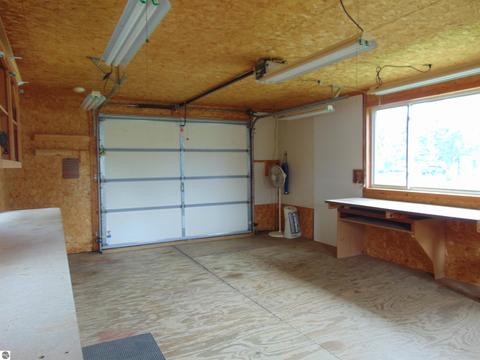 821 Emerson St, Ithaca, MI 48847 photo 9